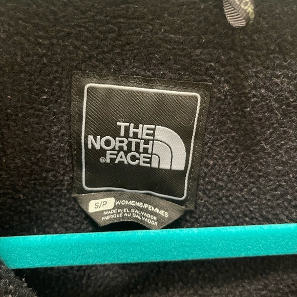 The North face zip up size small - Picture 2 of 4